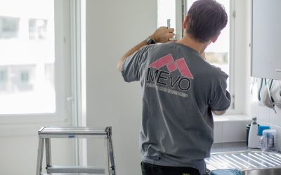 Mitarbeiter der Mevo-Fenster AG bei Service Arbeiten
